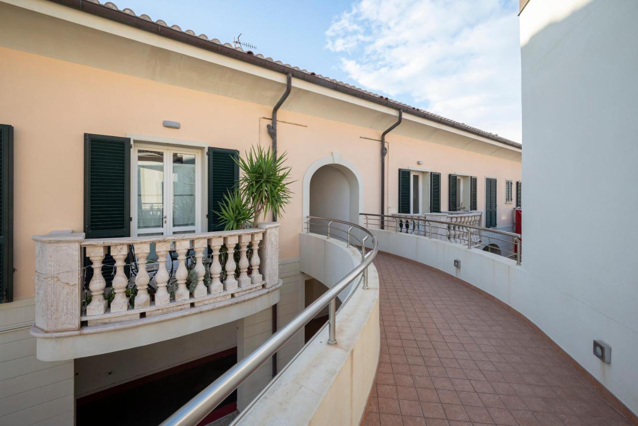 Sea View Apartment San Vincenzo Buitenkant foto